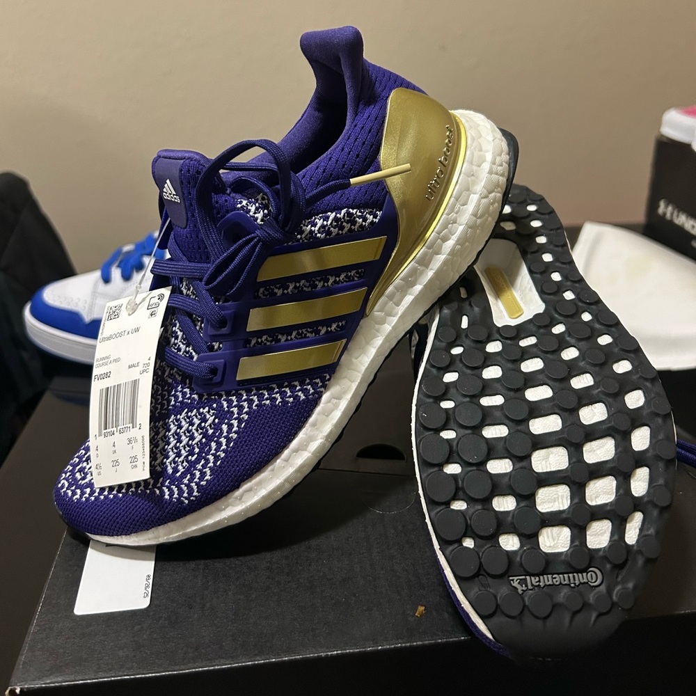 Men's Adidas Ultraboost 1.0 'Washington Huskies Men Size 4.5 Brand New With Box